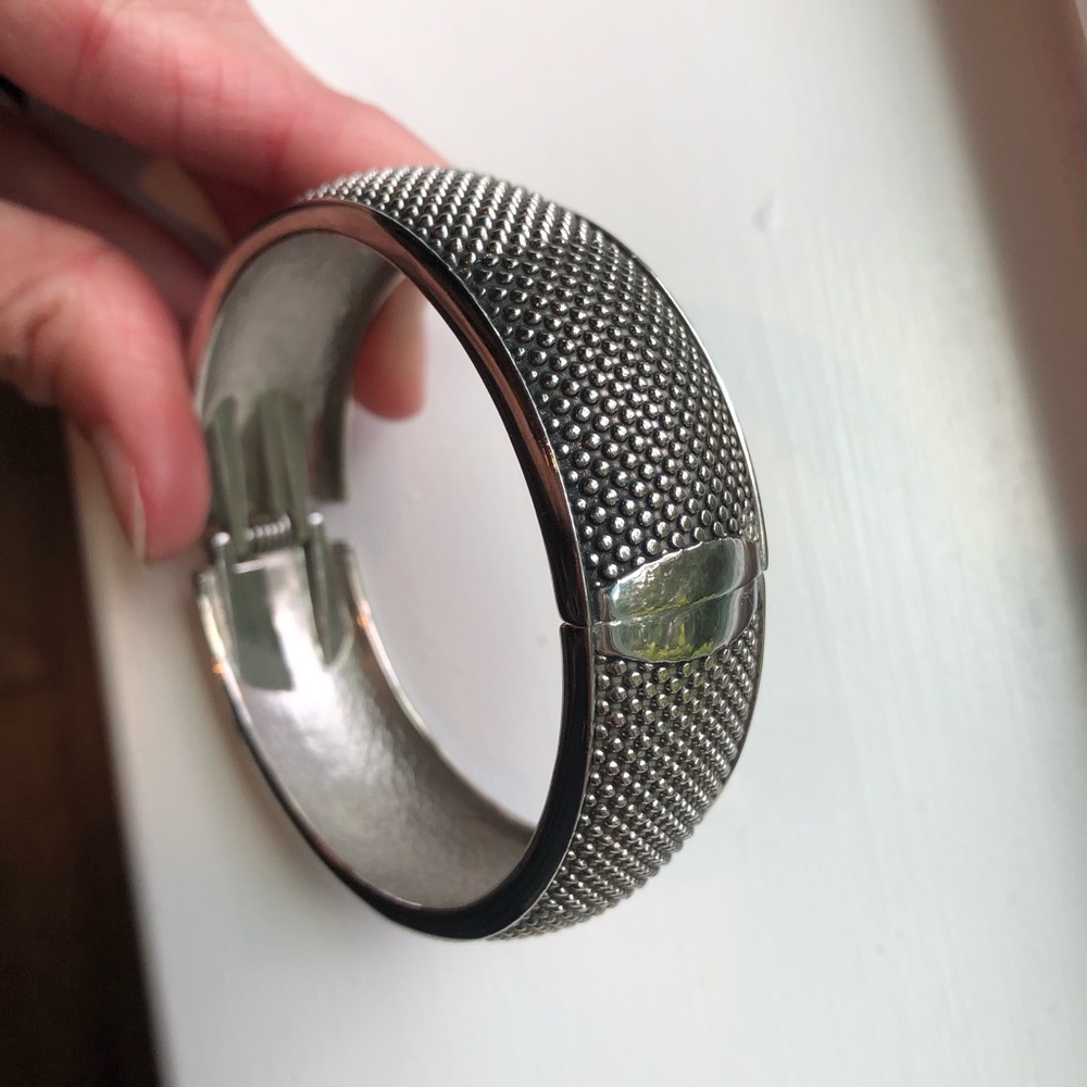 Silver Texture Bangle Clasp - Picture 1 of 4
